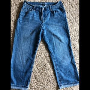 Capris Sweetheart jeans by Old Navy size 8